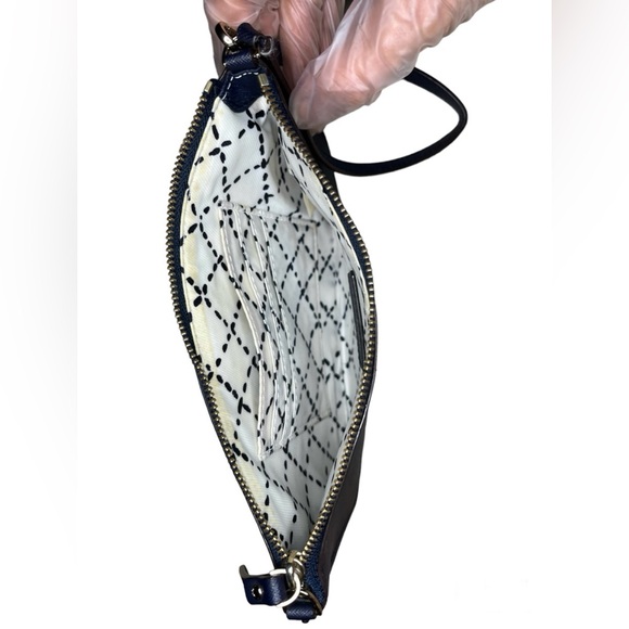 Kate Spade Women's Black Wristlet 8" Wallet Purse Cow Leather Gold Hardware - Picture 3 of 9